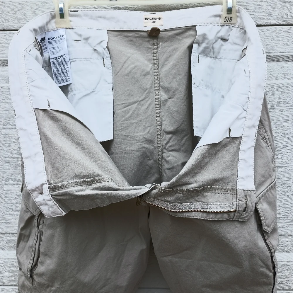 Dockers Perfect Cargo Bermuda Shorts Light Khaki Tan Pockets Athleisure Men 42